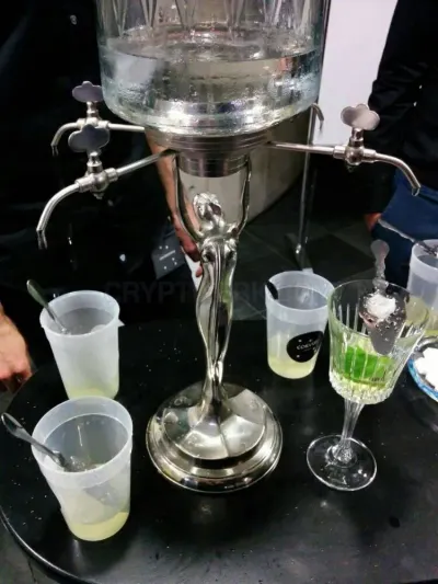 Cornix Absinth photo