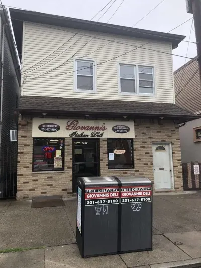 Giovannis Deli photo
