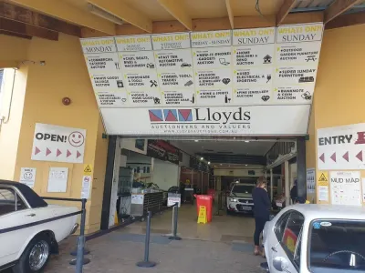 Lloyds Auctions photo