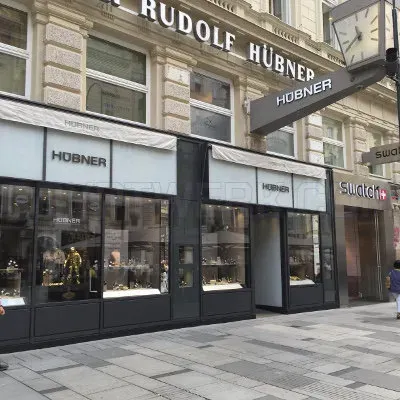 Master watchmaker Hübner photo