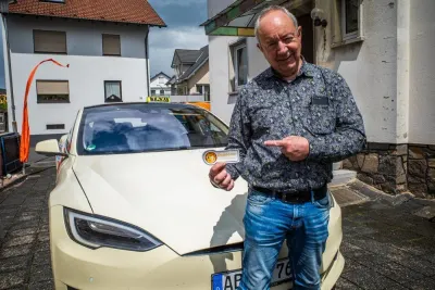 Tesla Taxi photo