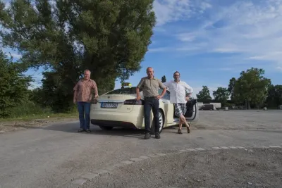Tesla Taxi photo
