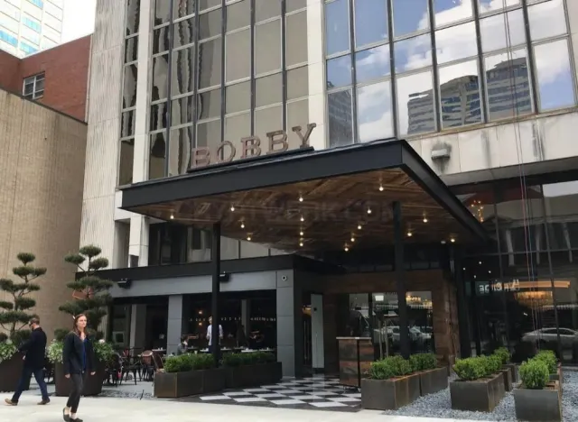 Bobby Hotel website