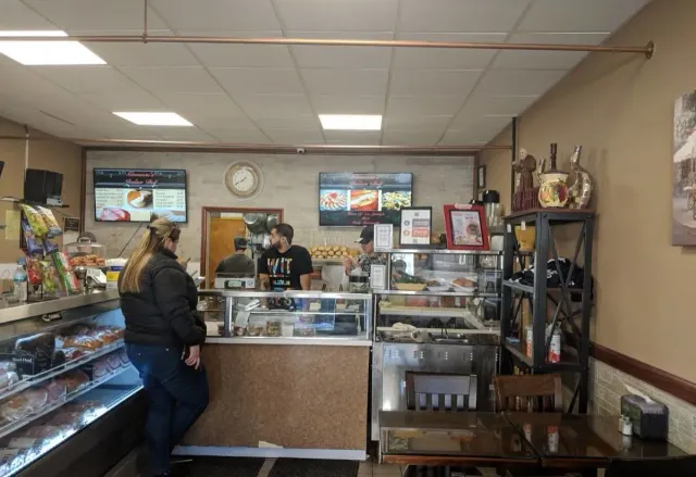 Giovannis Deli website