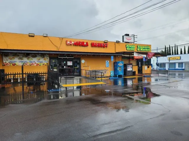 La Aguila Market website