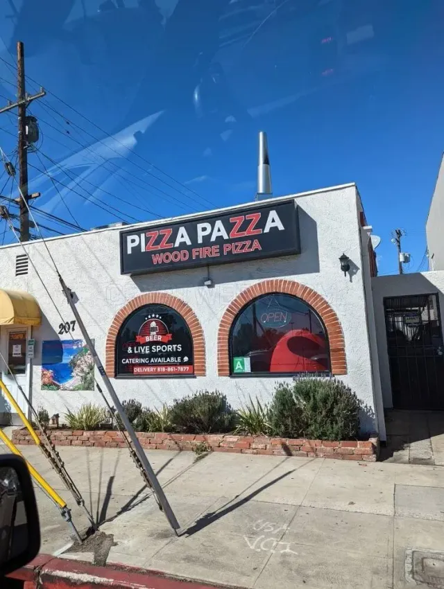 Pizza Pazza Wood Fired Pizza website