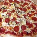 Helen's Pizza logo