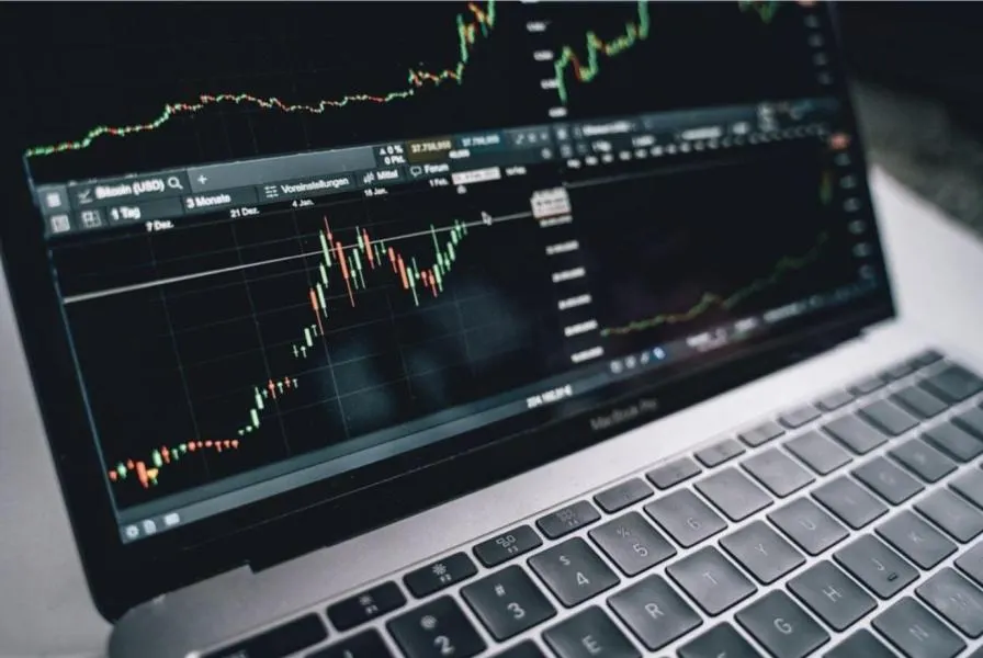 How Businesses Invest in Crypto Using Auto Trade